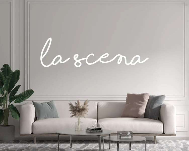 Custom text: LA SCENA