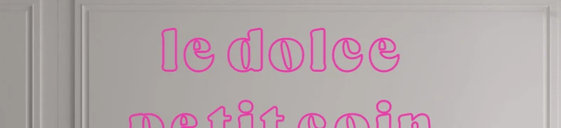 Custom text: le dolce petit coin