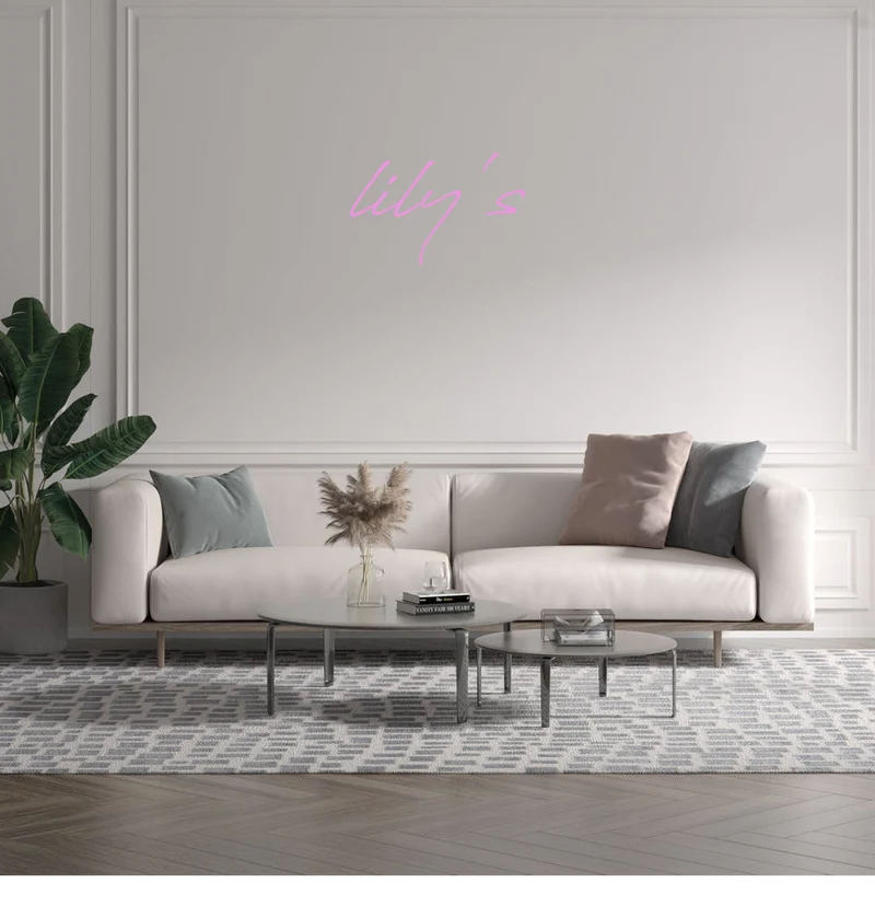 Custom text: lily's