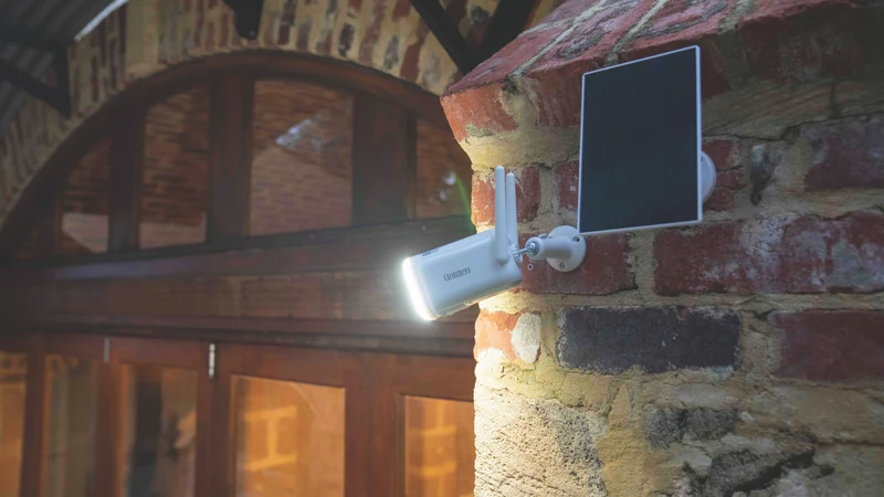 Uniden SoloX 2K Outdoor Bullet Solar Security Spotlight Camera