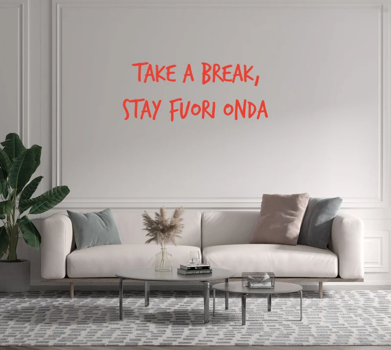 Custom text: take a break, stay Fuori onda