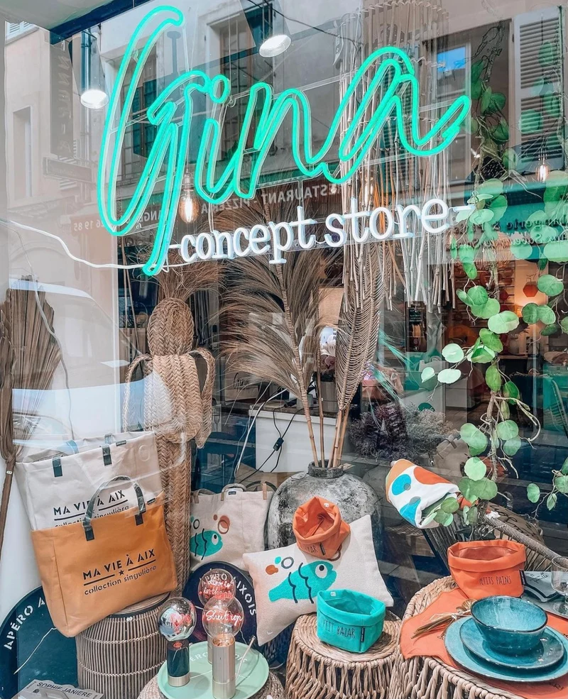Custom text: Boutique