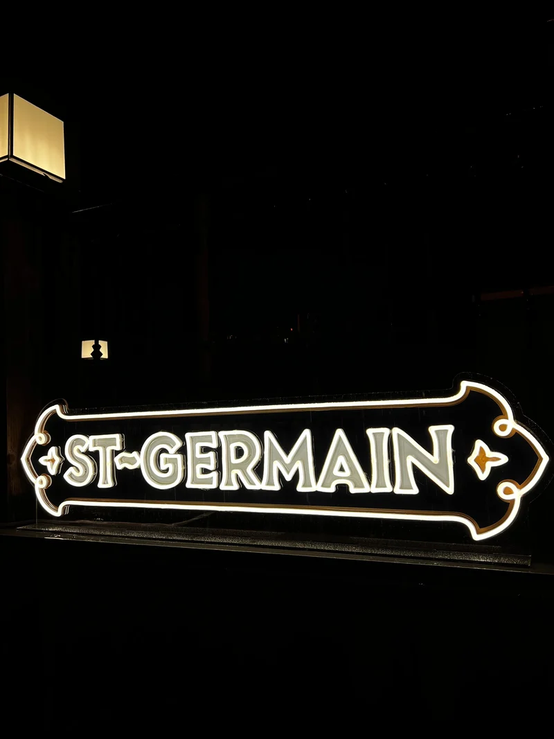Custom text: Logo