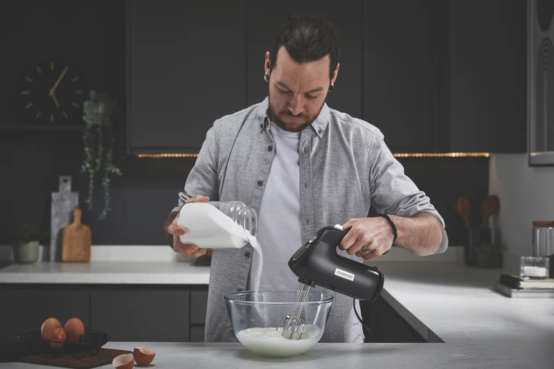 Kenwood 650W Hand Mixer Black