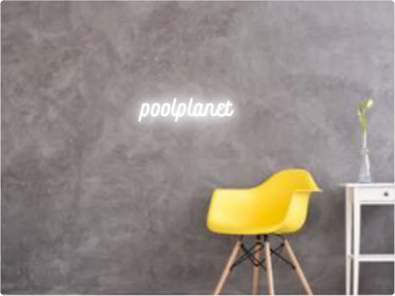 Custom text: poolplanet
