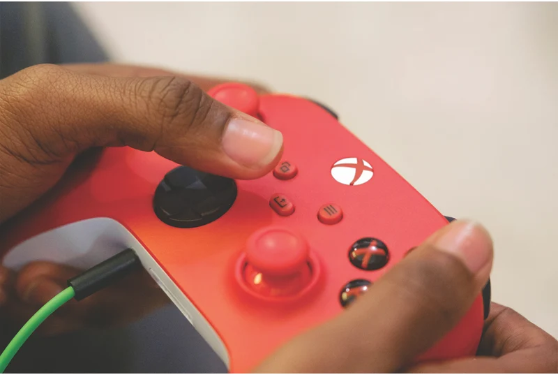 Xbox Wireless Controller (Pulse Red)