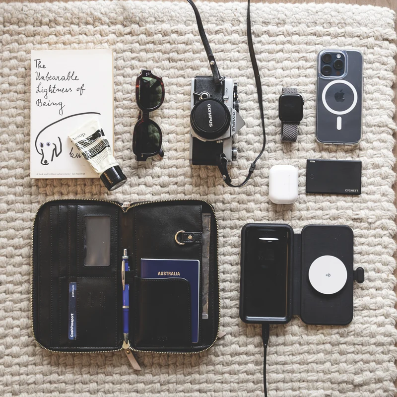 Cygnett Voyager Qi2.0 MagTravel 3-in-1 Travel Charger