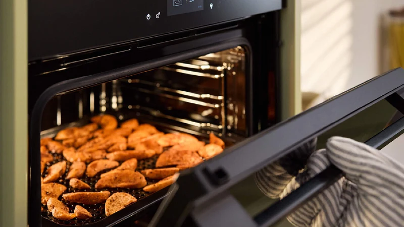 Haier 600 Series 60cm Pyrolytic Oven, 25 Function, Air Fry, Steam Assist Plus, Black