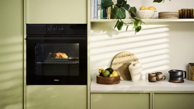 Haier 500 Series 60cm Pyrolytic Oven, 14 Function, Air Fry, Steam Assist, Black