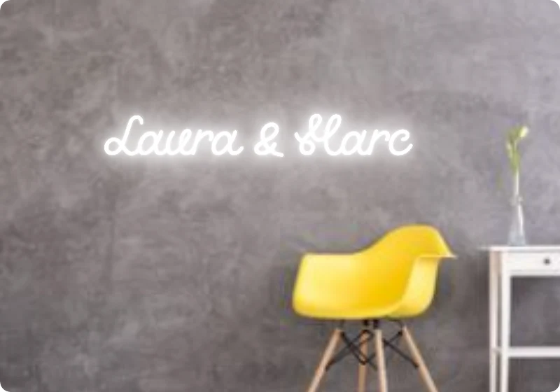 Custom text: Laura & Marc