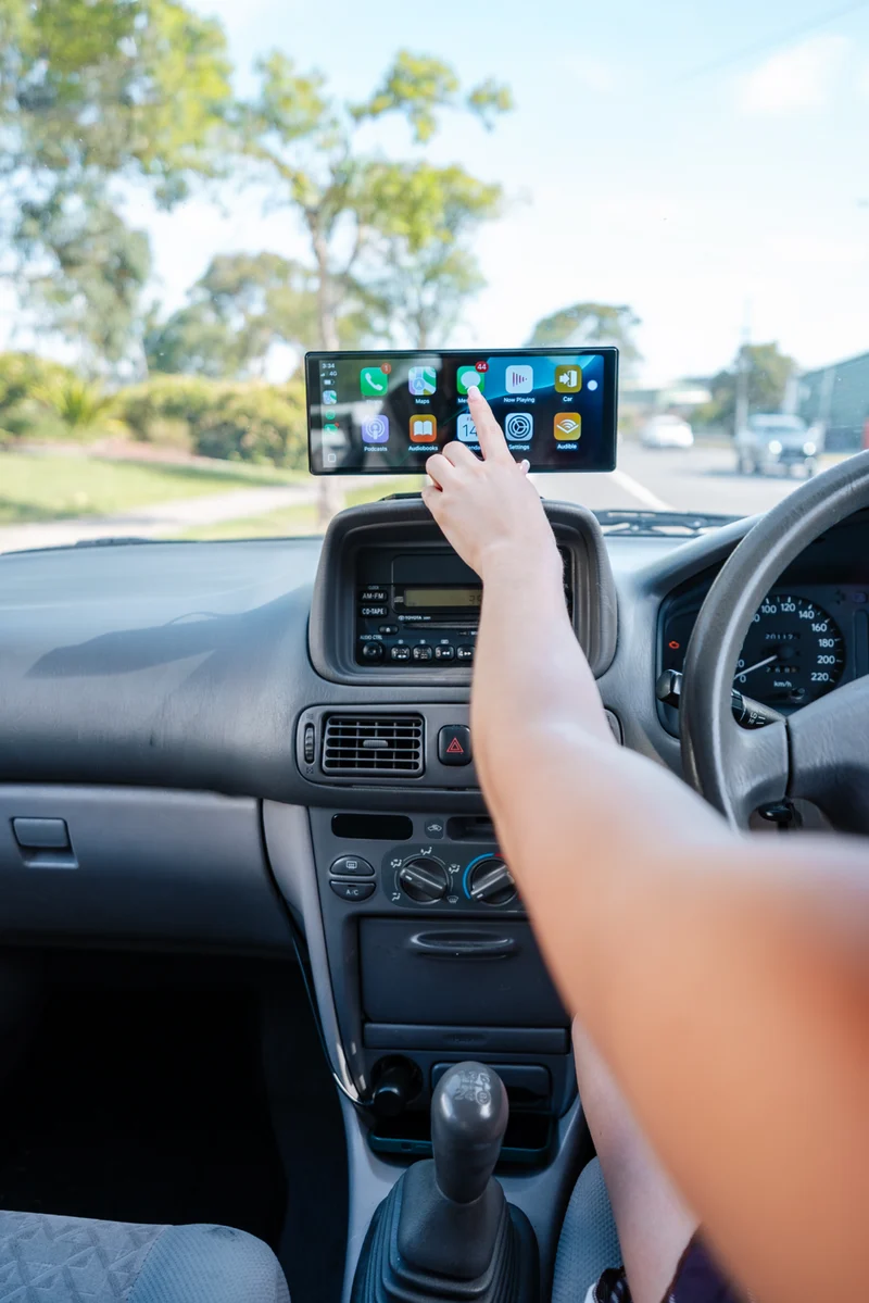 Uniden iGO PLAY 10+ Wireless Apple CarPlay/Android Auto Screen