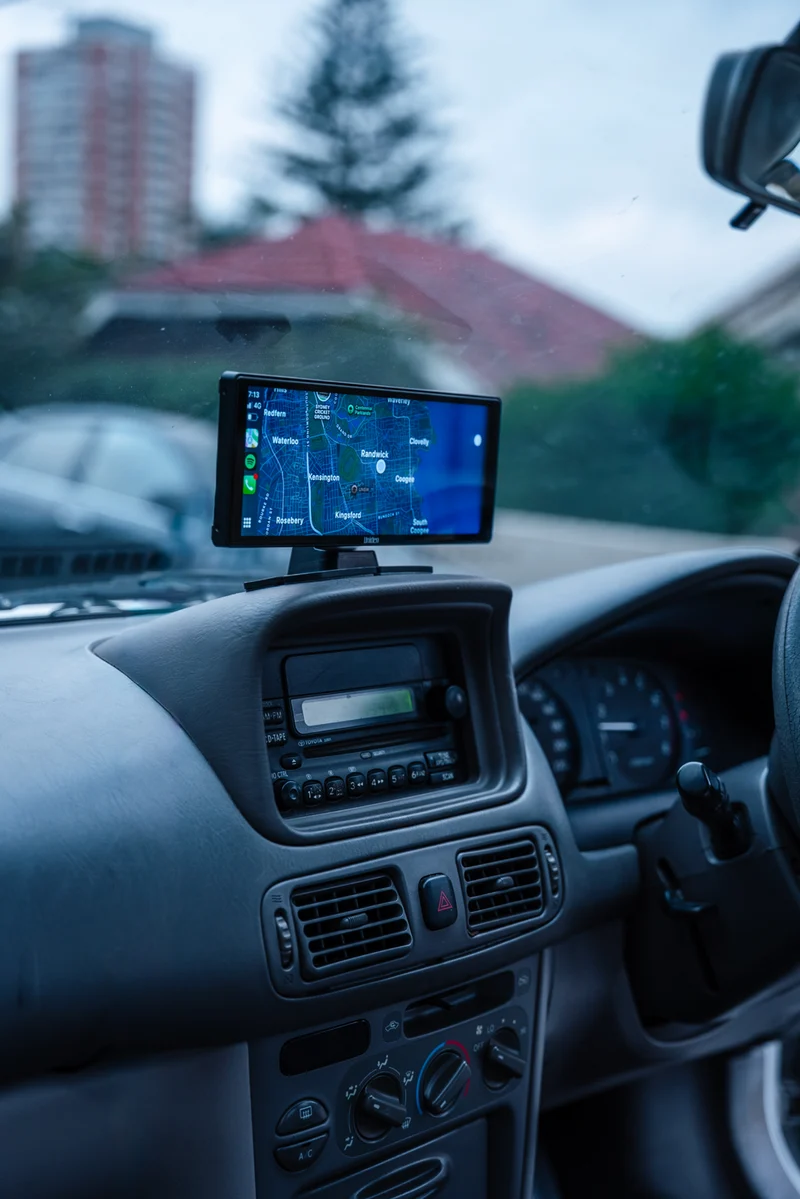 Uniden iGO PLAY 10+ Wireless Apple CarPlay/Android Auto Screen