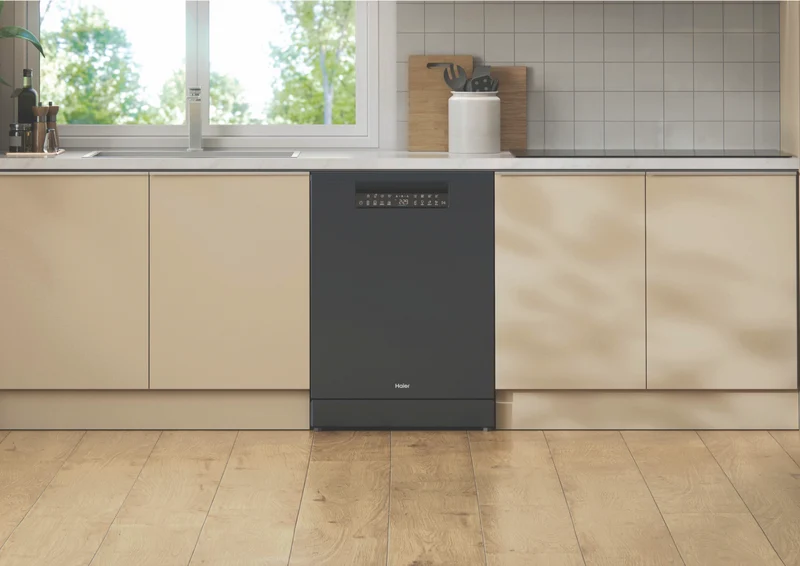 Haier 600 Series Freestanding Dishwasher, Steam, Dual Power Spray Arm, Black