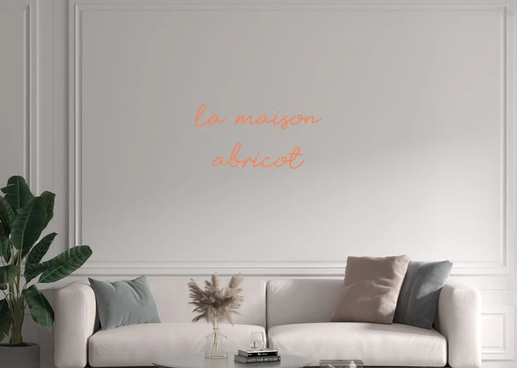 Custom text: la maison abricot