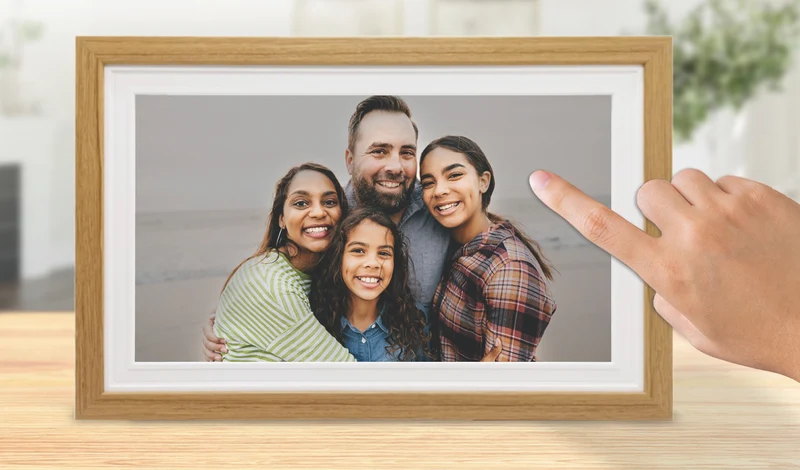 Qpix 15.6" Digital Photo Frame WIFI IPS Touch Screen Frameo 32GB