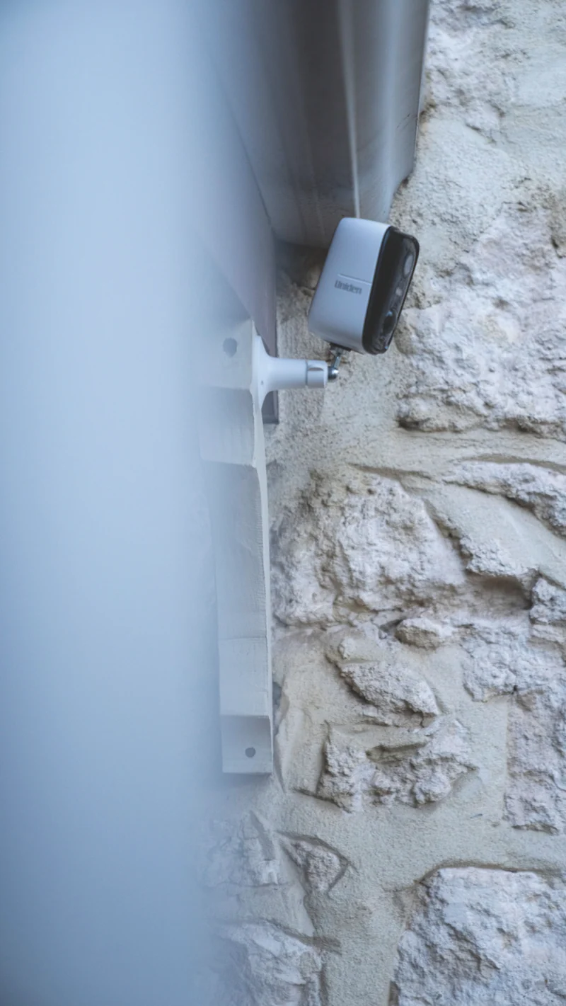 Uniden SoloX Pro 2K Outdoor Wireless Spotlight Camera