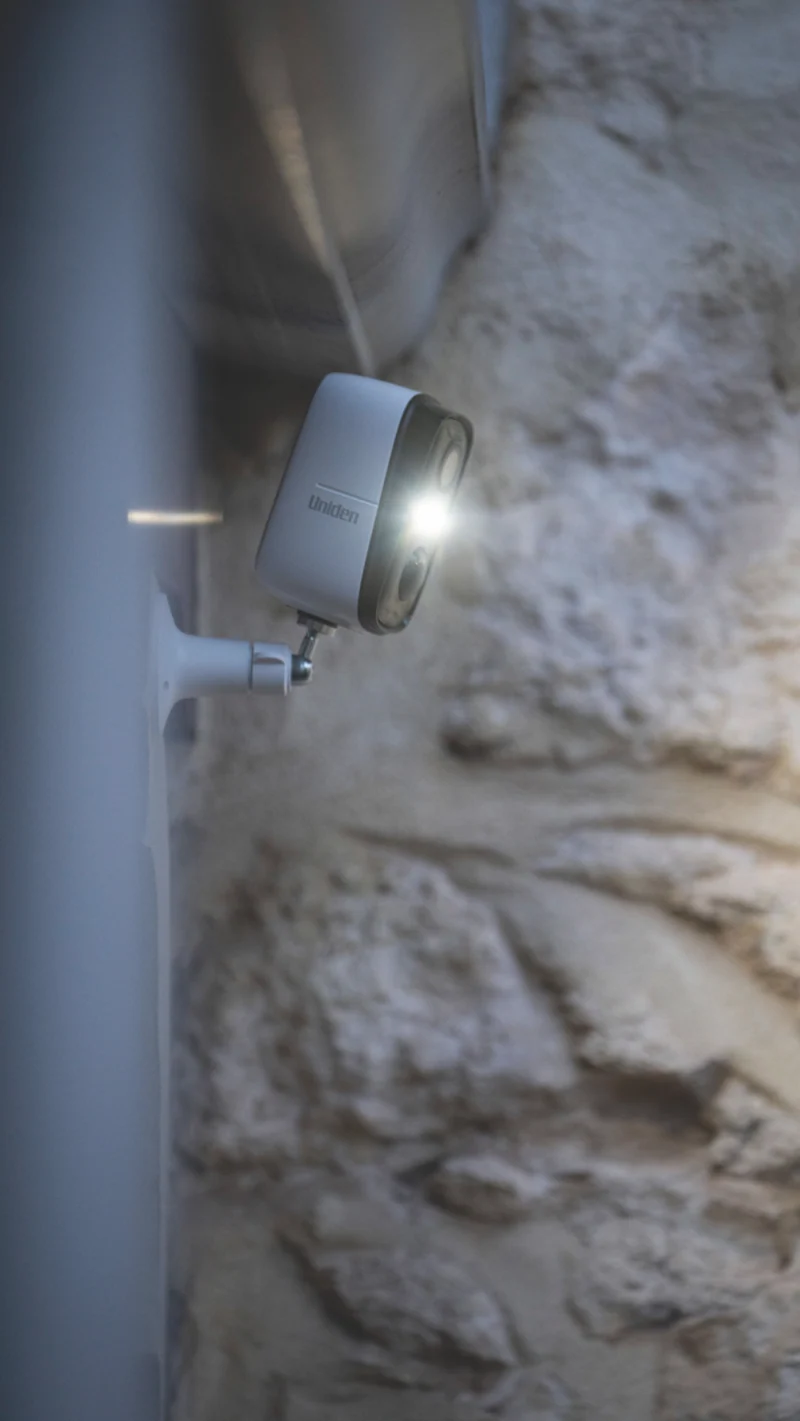 Uniden SoloX Pro 2K Outdoor Wireless Spotlight Camera