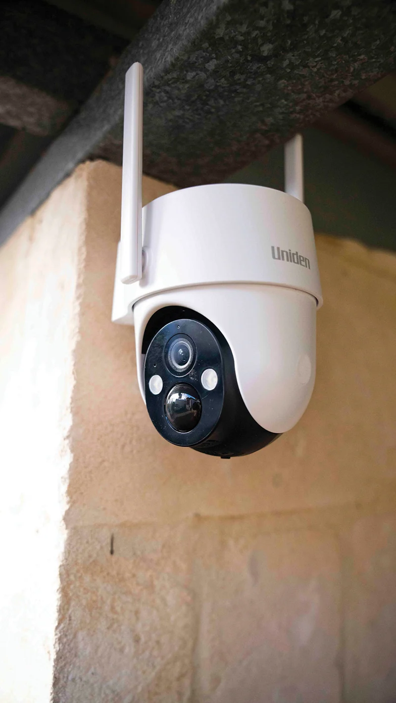 Uniden SoloX 2K Outdoor Pan & Tilt Solar Security Camera